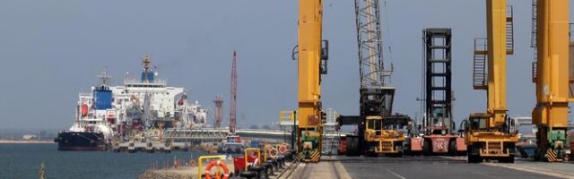 Muelle-Sur-Puerto-Huelva_1494161108_124912152_667x375