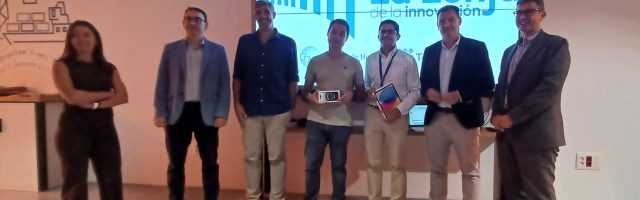 Concurso de Ideas La Lonja de la Innovación Ganadores del Concurso de Ideas de la Autoridad Portuaria de Huelva posan junto a sus premios.