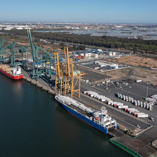 Fotografía del muelle sur del Puerto de Huelva.