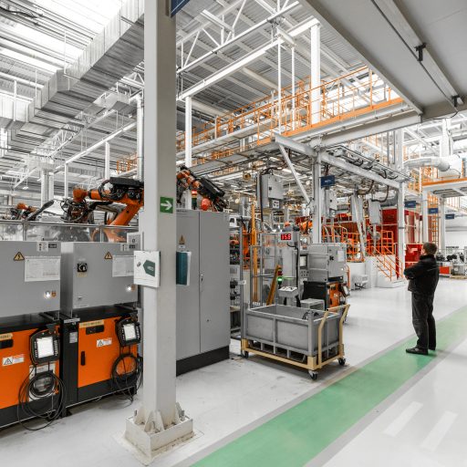 Fotografía de una industria automatizada con IIoT
